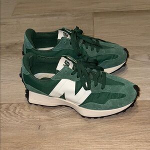 New Balance 327 Sneakers